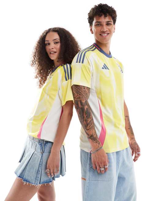 Camiseta amarilla de la segunda equipación del Juventus de la temporada 24/25 de adidas Football