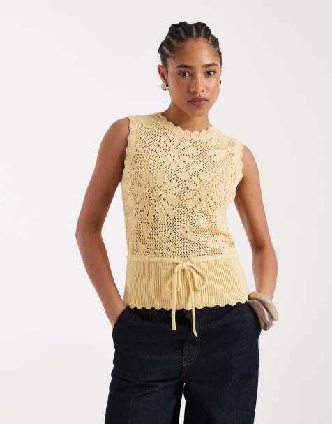 Camiseta amarilla sin mangas con lazada en la cintura y diseño floral de pespuntes de New Look - view 1