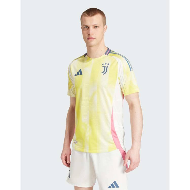 Camiseta amarillo azufre de la segunda equipación del Juventus de