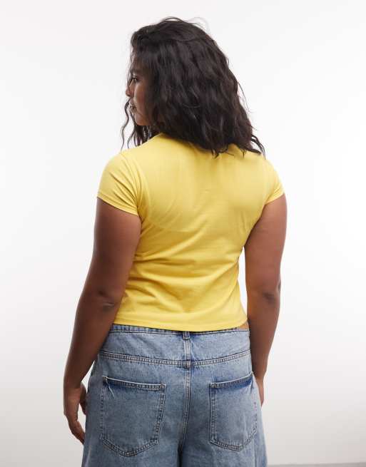Camiseta amarillo mostaza entallada con mangas de casquillo de COLLUSION Plus, 4 de 4