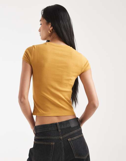 Camiseta amarillo oscuro con diseño encogido de New Look, 3 de 4