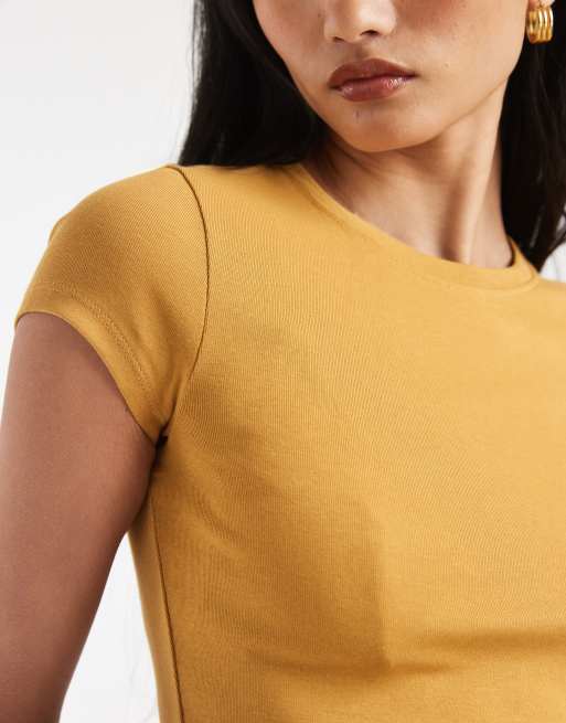 Camiseta amarillo oscuro con diseño encogido de New Look, 4 de 4