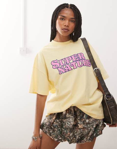 Camiseta amarillo pastel con estampado gráfico de COLLUSION - view 1
