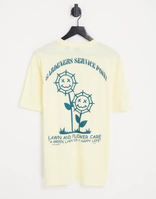 Camiseta amarillo pastel extragrande con estampado de flor sonriente en la espalda de Only & Sons