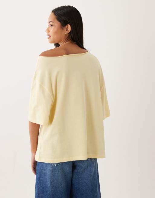 Camiseta amarillo pastel holgada con hombro caído de ASOS DESIGN, 4 de 4
