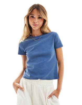 Camiseta azul claro con diseño encogido de canalé de Mango