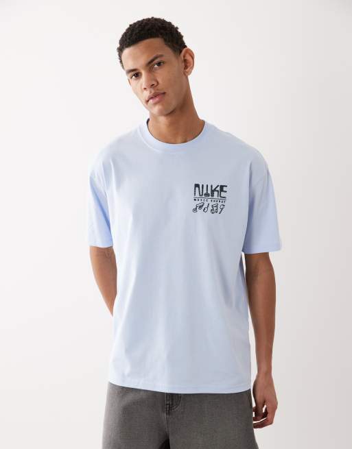Camiseta azul claro con estampado en la espalda Swoosh Sounds de Nike, 5 de 5