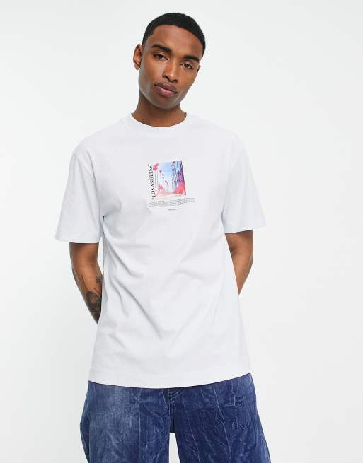 Camiseta azul claro con estampado fotográfico y texto de COLLUSION