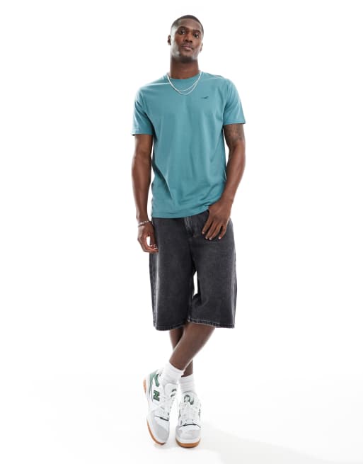 Camiseta azul claro con logo de Hollister