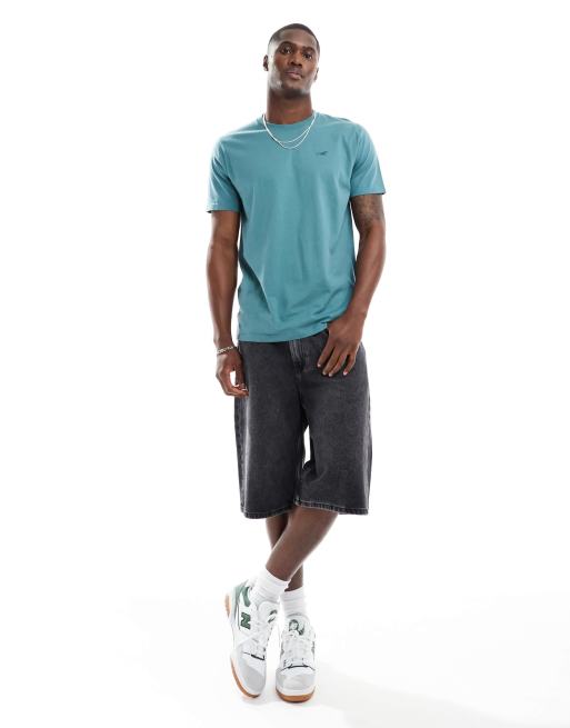 Camiseta azul claro con logo de Hollister