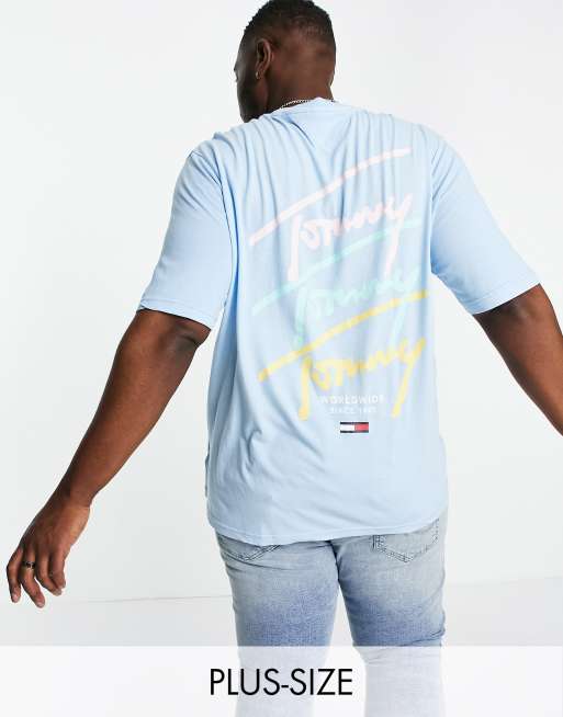 Camiseta azul claro pastel con estampado repetido en la espalda de la colección pastel de Tommy Jeans Big & Tall