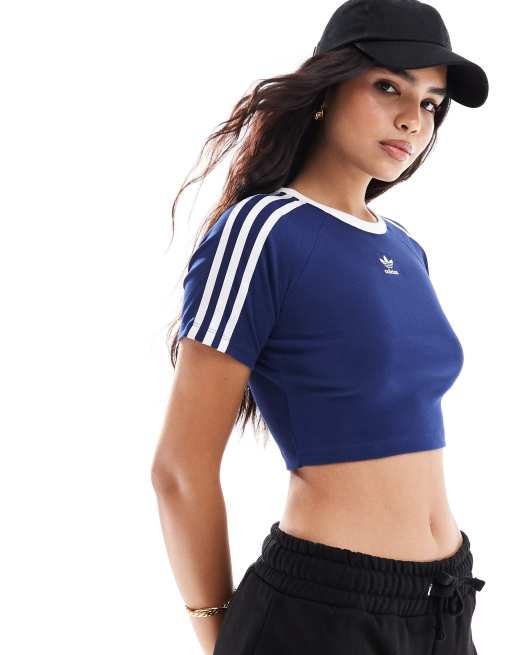 Camiseta azul con diseño encogido y detalle de 3 rayas de adidas Originals