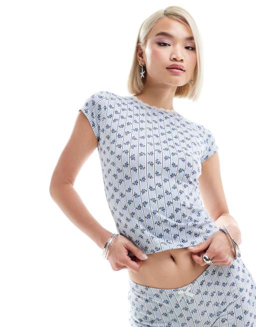 Camiseta azul con diseño encogido y estampado floral de canalé Zagy de Motel (parte de un conjunto)