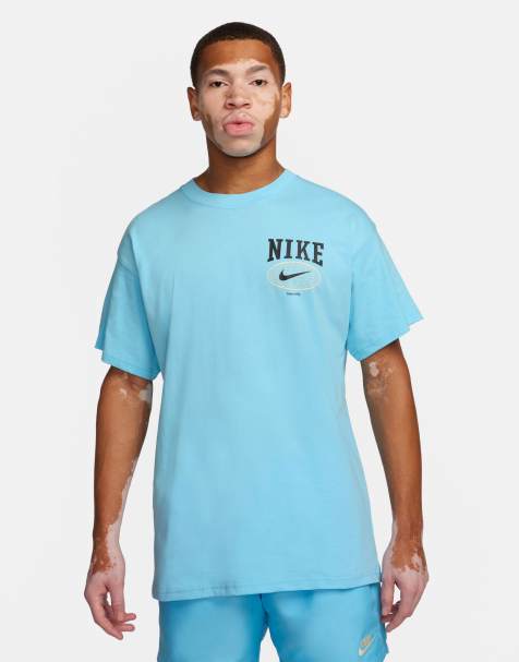Camiseta azul con estampado gráfico en la espalda y logo Swoosh de Nike - view 1