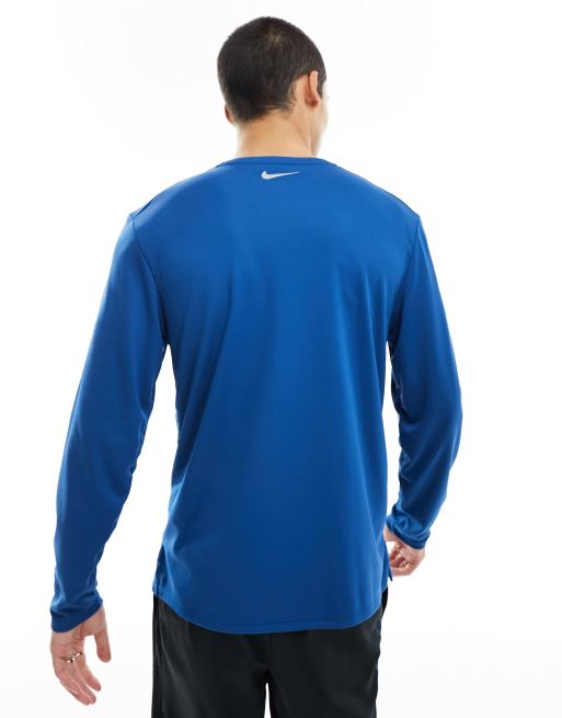 Camiseta azul de manga larga con detalles reflectantes Flash Dri-FIT Miler de Nike Running, 4 de 4
