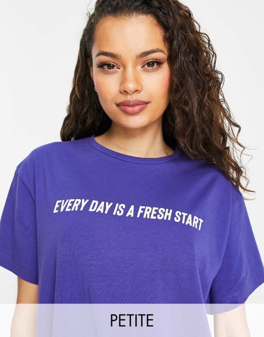 Camiseta azul deportiva extragrande con eslogan de Hoxton Haus Petite