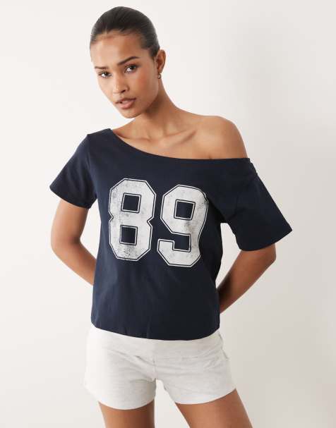 Camiseta azul eclipse total con gráfico deportivo y escote Bardot de Cotton On - view 1