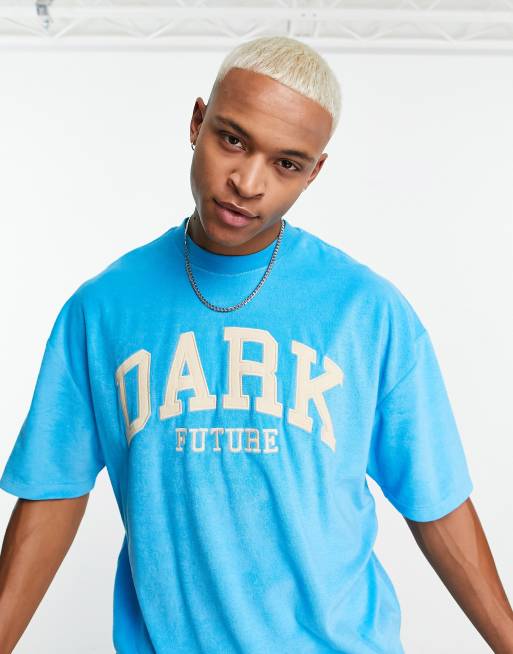 Camiseta azul extragrande con aplicación del logo de tejido de rizo de ASOS Dark Future (parte de un conjunto)