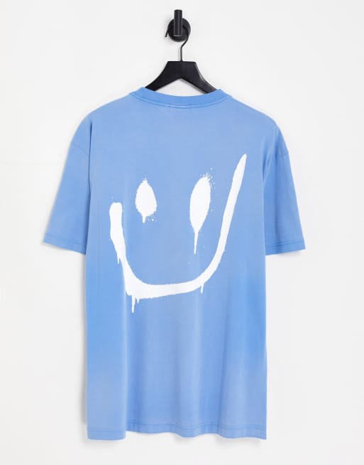Camiseta azul extragrande con estampado de sonrisas en la espalda y acabado descolorido de Weekday