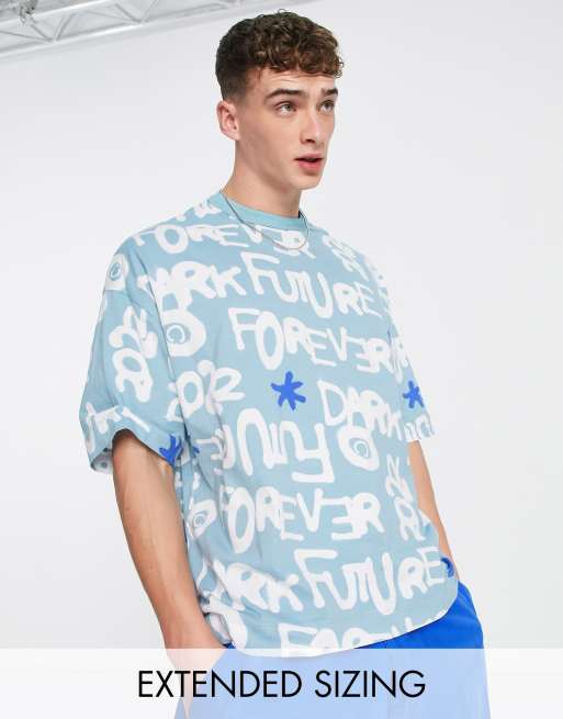 Camiseta azul extragrande con estampado integral del logo estilo grafiti de ASOS Dark Future