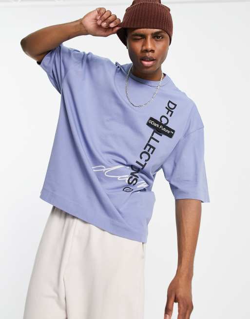 Camiseta azul extragrande con múltiples logos de ASOS Dark Future