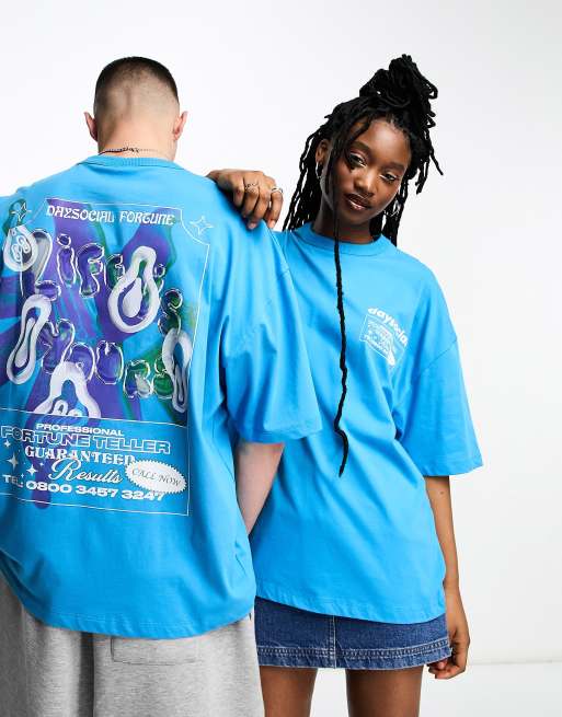 Camiseta azul extragrande unisex con estampado gráfico grande en la espalda de ASOS Daysocial