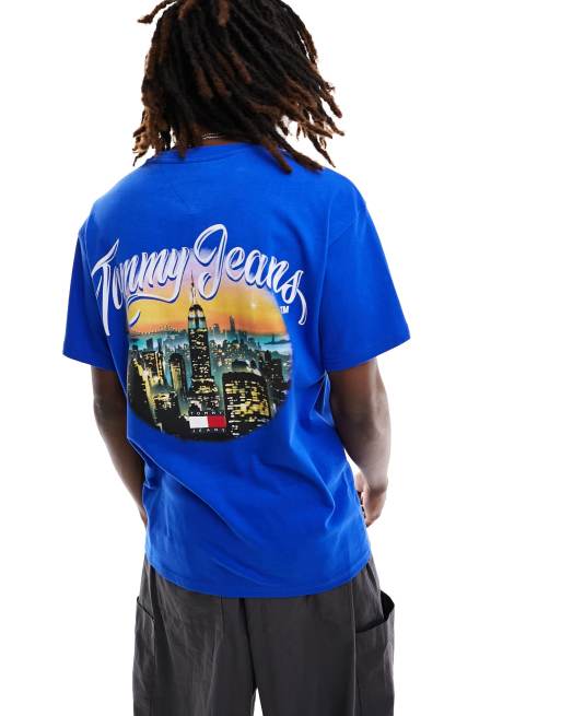 Camiseta azul holgada con estampado de ciudad vintage de Tommy Jeans