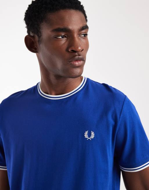 Camiseta azul luminoso con ribetes dobles y logo de Fred Perry, 5 de 5
