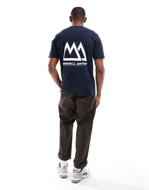 Camiseta azul marino con estampado de montaña en la espalda de Marshall Artist