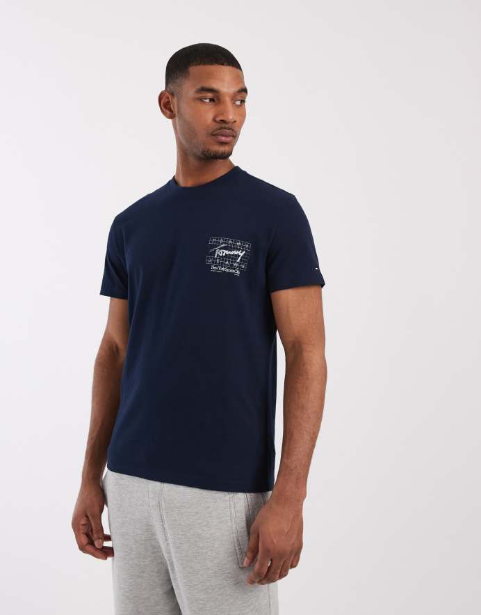 Tommy Jeans Camiseta azul marino con estampado trasero de logo de bandera de