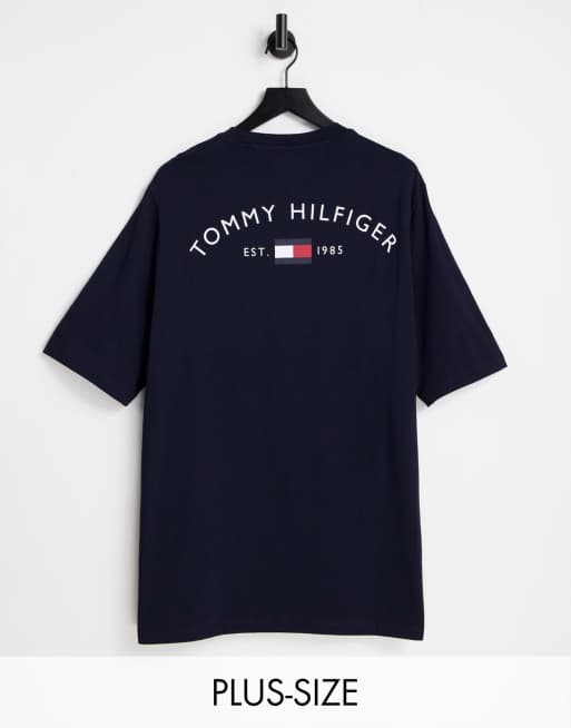 Camiseta azul marino con logo arqueado de bandera estampado en la parte trasera de Tommy Hilfiger Big & Tall