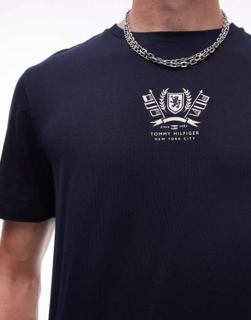 Camiseta azul marino con logo bordado de emblema de Tommy Hilfiger, 2 de 4