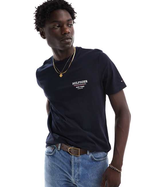 Camiseta azul marino con logo en la parte izquierda del pecho de Tommy Hilfiger