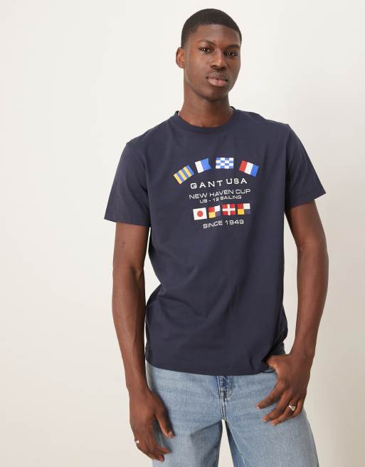 Camiseta azul marino con logo estampado de bandera y texto "USA" de GANT, 4 de 4