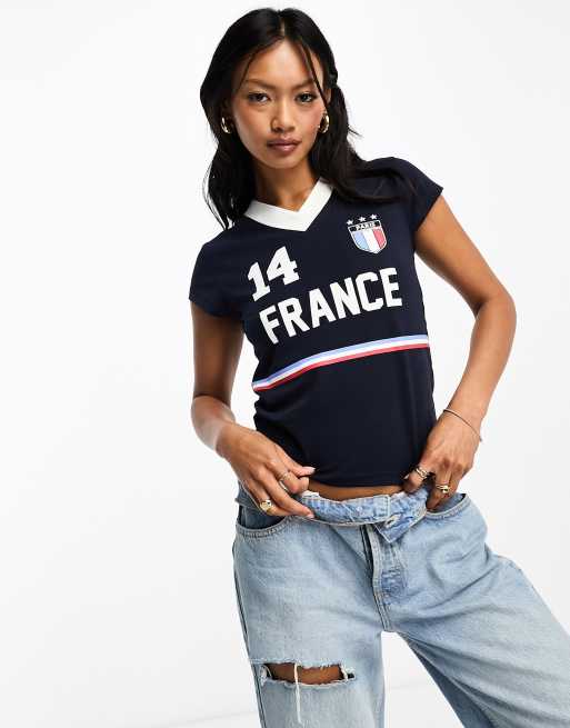 Camiseta azul marino de corte muy entallado con cuello de pico y estampado gráfico de Francia de ASOS DESIGN