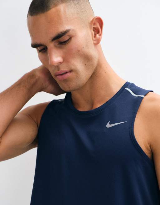 Camiseta azul marino de tirantes Dri-FIT Miler de Nike Running, 3 de 5