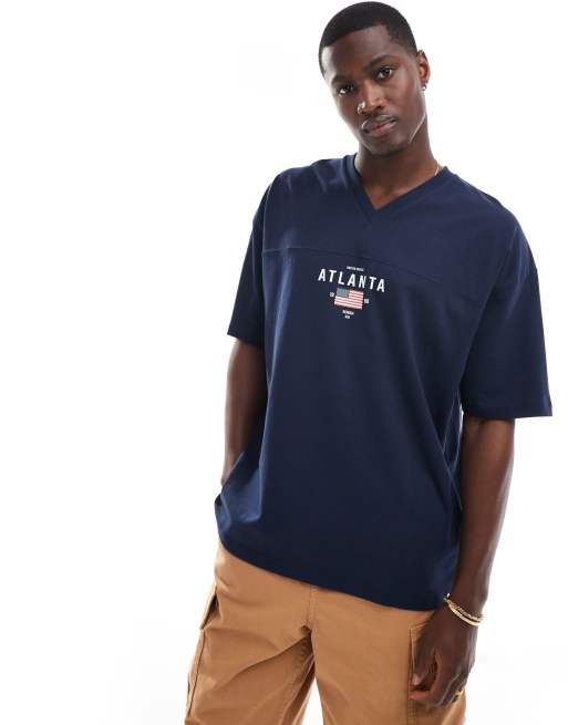 Camiseta azul marino extragrande con cuello de pico y estampado de ciudad en la parte delantera de ASOS DESIGN