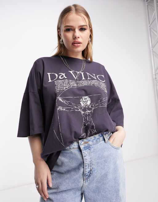 Camiseta azul marino extragrande con estampado gráfico con licencia de Da Vinci de ASOS DESIGN Curve
