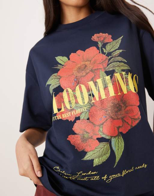 Camiseta azul marino extragrande con gráfico de flores "Blooming" de ASOS DESIGN, 2 de 4