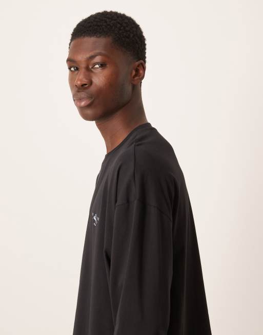 Camiseta azul marino extragrande de manga larga con estampado en el pecho de ASOS DESIGN, 4 de 5