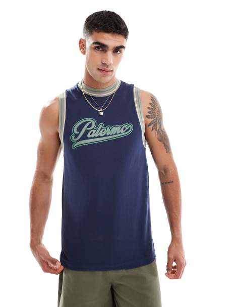 Camiseta azul marino sin mangas con estampado gráfico de ciudad y ribetes deportivos de ASOS DESIGN - view 1