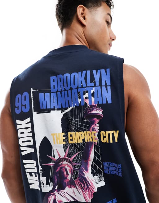 Camiseta azul marino sin mangas extragrande con estampado gráfico de ciudad de ASOS DESIGN , 2 de 4