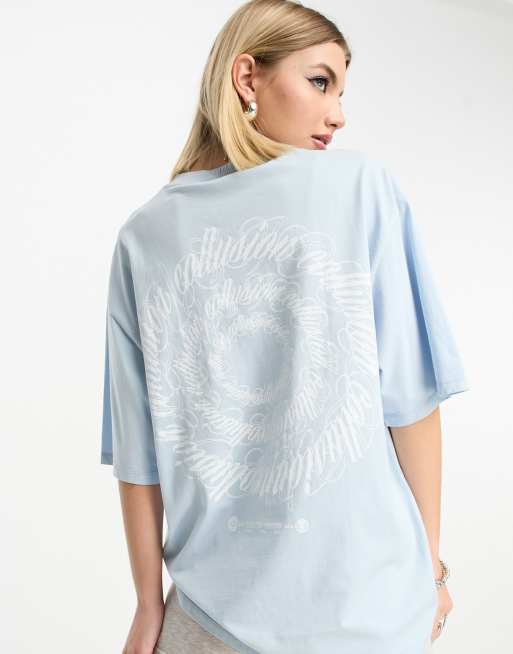 Camiseta azul pálido con estampado tipo garabato en la espalda de COLLUSION Unisex