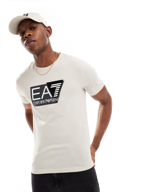 Camiseta beis con logo grande en el pecho de Armani EA7 ClassicfuncenterShops Emporio Armani Kids logo patch short sleeved polo shirt