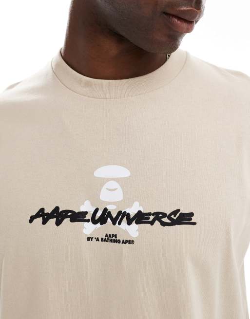 Camiseta beis con logo y estampado de camuflaje en la parte trasera de AAPE BY A BATHING APE®, 2 de 4