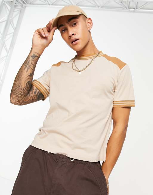Camiseta beis con paneles en contraste de ASOS DESIGN 