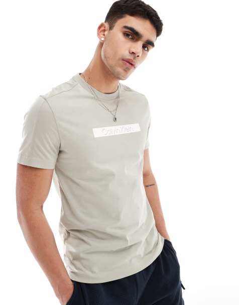 Camiseta beis con recuadro del logo sombreado de Calvin Klein - view 1