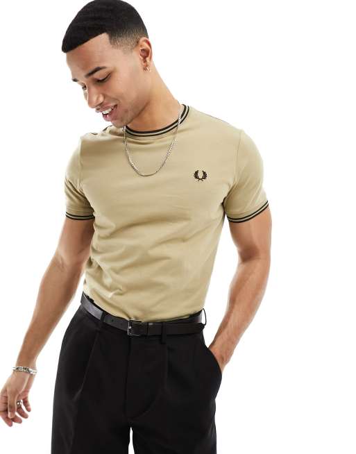 Camiseta beis con ribetes dobles de Fred Perry