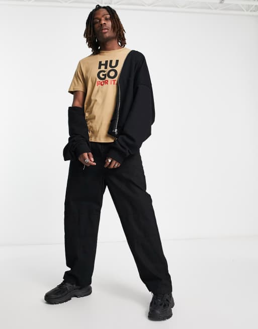 Camiseta beis con texto Dimentis de HUGO