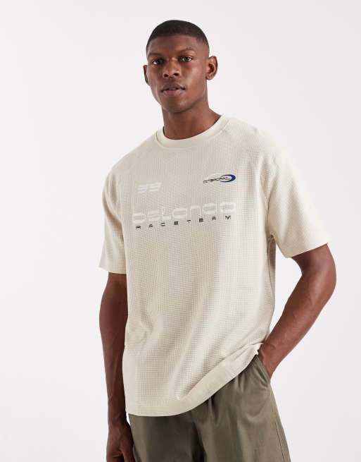 Camiseta beis de corte cuadrado con mangas raglán, estampado gráfico deportivo y textura gofrada de tejido grueso de ASOS DESIGN